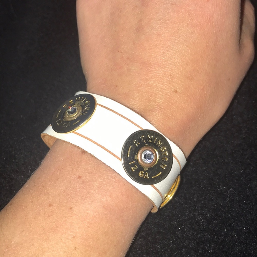 ✨3/$15 White Leather Rhinestone Shotgun Bracelet